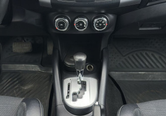 Подержанный автомобиль Peugeot 4007 2011 года (11 фото)