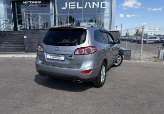 Подержанный автомобиль Hyundai Santa Fe 2010 года (5 фото)