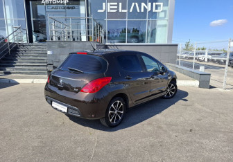 Подержанный автомобиль Peugeot 308 Hatchback 2012 года (5 фото)