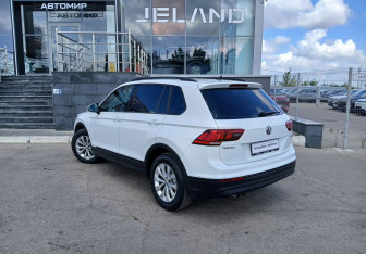 Подержанный автомобиль Volkswagen Tiguan 2019 года (7 фото)