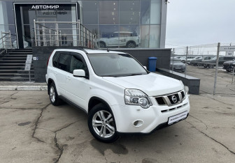 Подержанный автомобиль Nissan X-Trail 2014 года (3 фото)