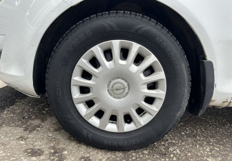 Подержанный автомобиль Opel Corsa 2008 года (15 фото)