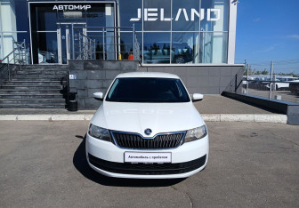 Подержанный автомобиль Skoda Rapid Liftback 2015 года (2 фото)