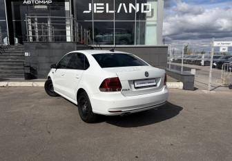 Подержанный автомобиль Volkswagen Polo Sedan 2018 года (7 фото)