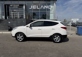 Подержанный автомобиль Hyundai ix35 2012 года (8 фото)