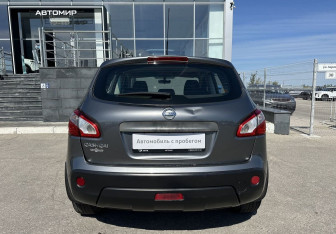 Подержанный автомобиль Nissan Qashqai 2012 года (6 фото)