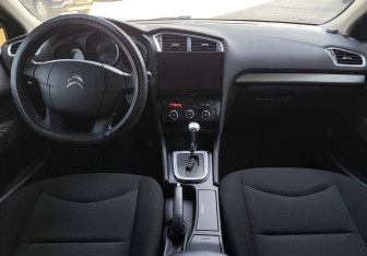 Подержанный автомобиль Citroen C4 Sedan 2013 года (10 фото)