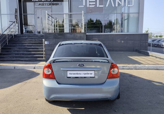Подержанный автомобиль Ford Focus Sedan 2010 года (6 фото)