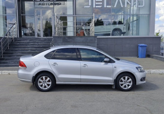Подержанный автомобиль Volkswagen Polo Sedan 2011 года (4 фото)