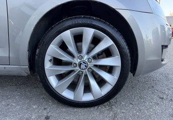 Подержанный автомобиль Skoda Octavia Liftback 2013 года (15 фото)