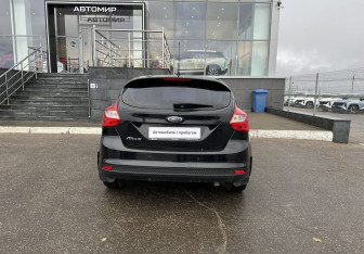 Подержанный автомобиль Ford Focus Hatchback 2014 года (6 фото)