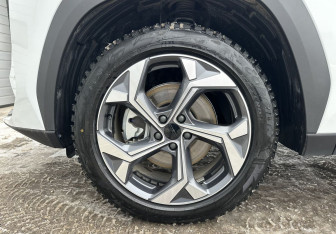 Подержанный автомобиль Geely Atlas 2024 года (14 фото)