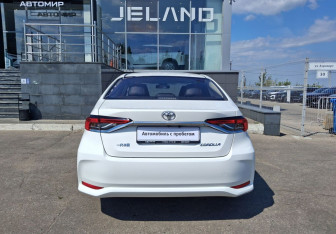 Подержанный автомобиль Toyota Corolla Sedan 2021 года (6 фото)