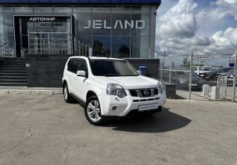 Подержанный автомобиль Nissan X-Trail 2014 года (3 фото)