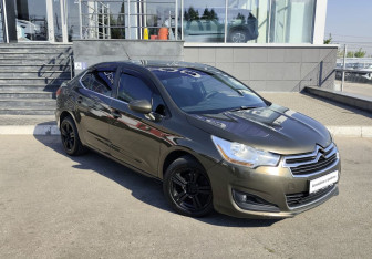 Подержанный автомобиль Citroen C4 Sedan 2013 года (3 фото)