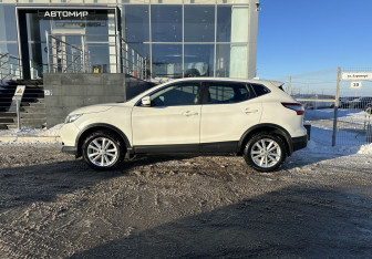Подержанный автомобиль Nissan Qashqai 2018 года (8 фото)