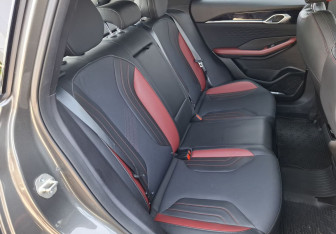 Подержанный автомобиль Geely Coolray 2024 года (12 фото)
