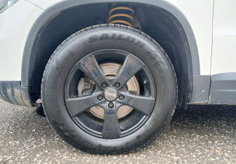 Подержанный автомобиль Volkswagen Tiguan 2012 года (14 фото)