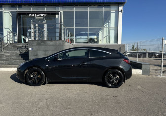 Подержанный автомобиль Opel Astra Hatchback 2013 года (8 фото)