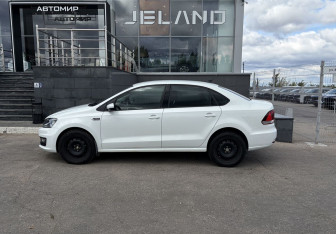 Подержанный автомобиль Volkswagen Polo Sedan 2018 года (8 фото)