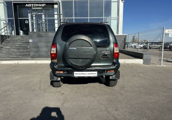 Подержанный автомобиль Chevrolet Niva 2008 года (6 фото)