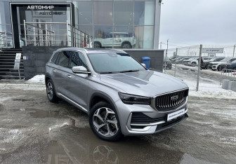 Подержанный автомобиль Geely Monjaro 2024 года (3 фото)