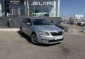 Подержанный автомобиль Skoda Octavia Liftback 2014 года (3 фото)