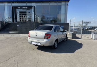 Подержанный автомобиль LADA (ВАЗ) Granta Sedan 2013 года (5 фото)