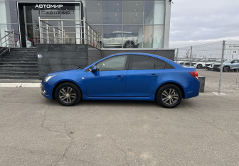 Подержанный автомобиль Chevrolet Cruze Sedan 2011 года (8 фото)