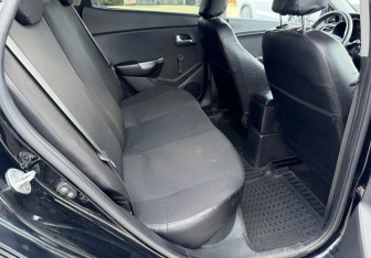 Подержанный автомобиль Kia Rio Sedan 2012 года (12 фото)