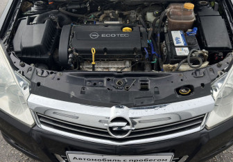 Подержанный автомобиль Opel Astra Sedan 2010 года (14 фото)