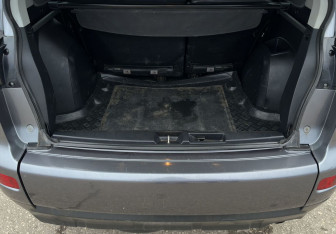 Подержанный автомобиль Peugeot 4007 2011 года (15 фото)