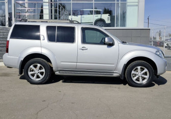 Подержанный автомобиль Nissan Pathfinder 2013 года (4 фото)