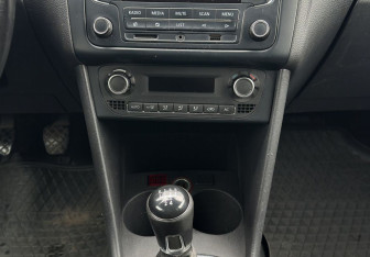 Подержанный автомобиль Volkswagen Polo Sedan 2013 года (11 фото)