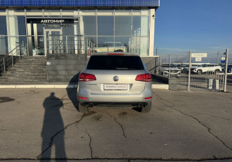 Подержанный автомобиль Volkswagen Touareg 2012 года (6 фото)