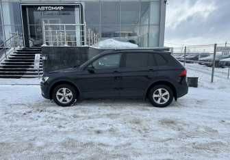Подержанный автомобиль Volkswagen Tiguan 2019 года (8 фото)