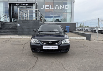 Подержанный автомобиль Hyundai Accent Sedan 2010 года (2 фото)