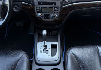Подержанный автомобиль Hyundai Santa Fe 2010 года (11 фото)