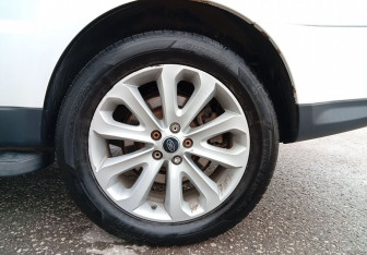 Подержанный автомобиль Land Rover Range Rover Sport 2013 года (15 фото)