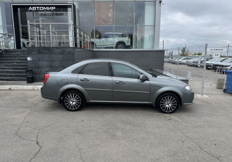 Подержанный автомобиль Daewoo Gentra Sedan 2014 года (4 фото)