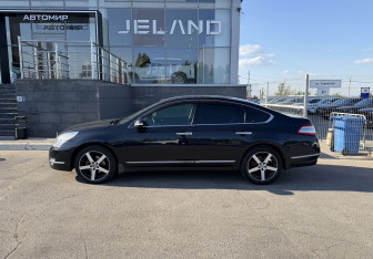 Подержанный автомобиль Nissan Teana 2011 года (8 фото)