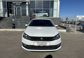 Подержанный автомобиль Volkswagen Polo Sedan 2016 года (2 фото)