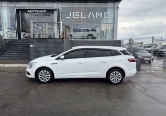 Подержанный автомобиль Renault Megane Wagon 2018 года (8 фото)