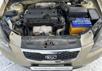 Подержанный автомобиль Kia Rio Sedan 2010 года (13 фото)