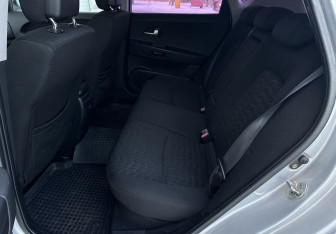 Подержанный автомобиль Kia Ceed Hatchback 2009 года (12 фото)