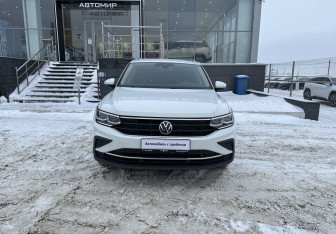 Подержанный автомобиль Volkswagen Tiguan 2021 года (2 фото)