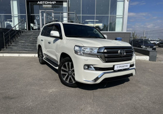 Подержанный автомобиль Toyota Land Cruiser Suv 2015 года (3 фото)