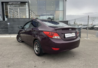 Подержанный автомобиль Hyundai Solaris Sedan 2011 года (7 фото)