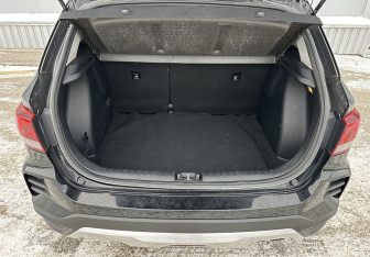 Подержанный автомобиль Kia Rio Hatchback 2021 года (15 фото)