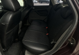 Подержанный автомобиль Ford Focus Hatchback 2009 года (12 фото)